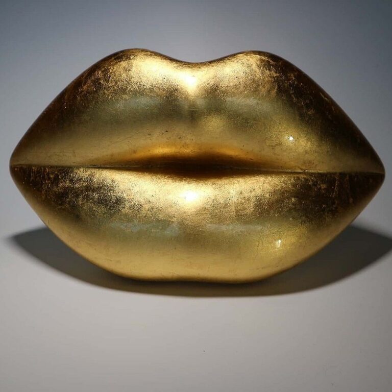 luxury lip table sculpture gold