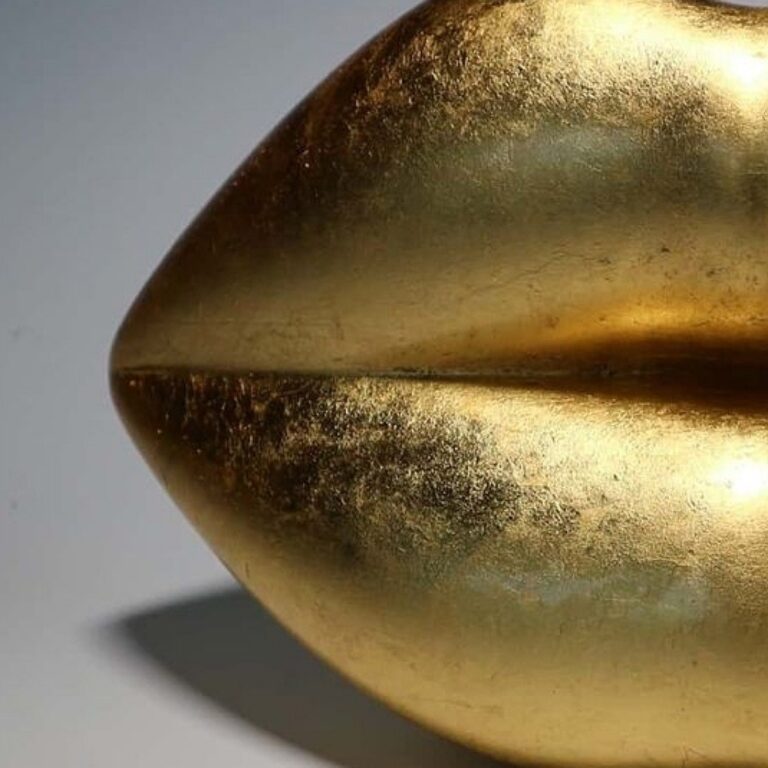 luxury lip table sculpture gold(1)