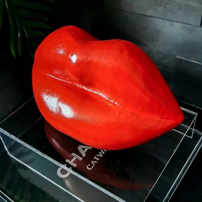 luxury lip table sculpture red